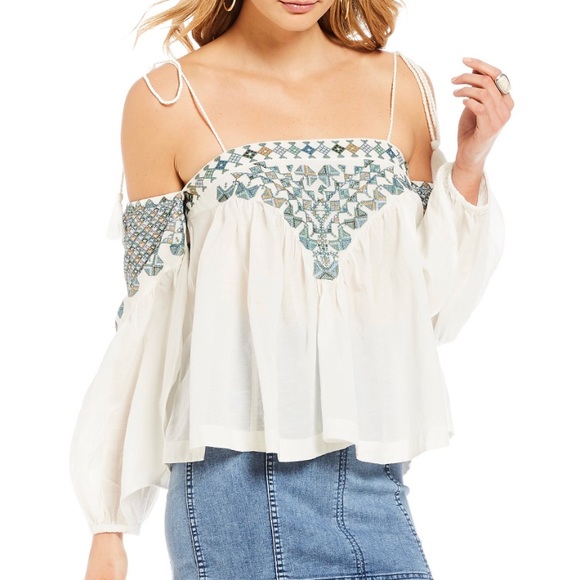 Free People Tops - 1️⃣left ! Free People cold shoulder top